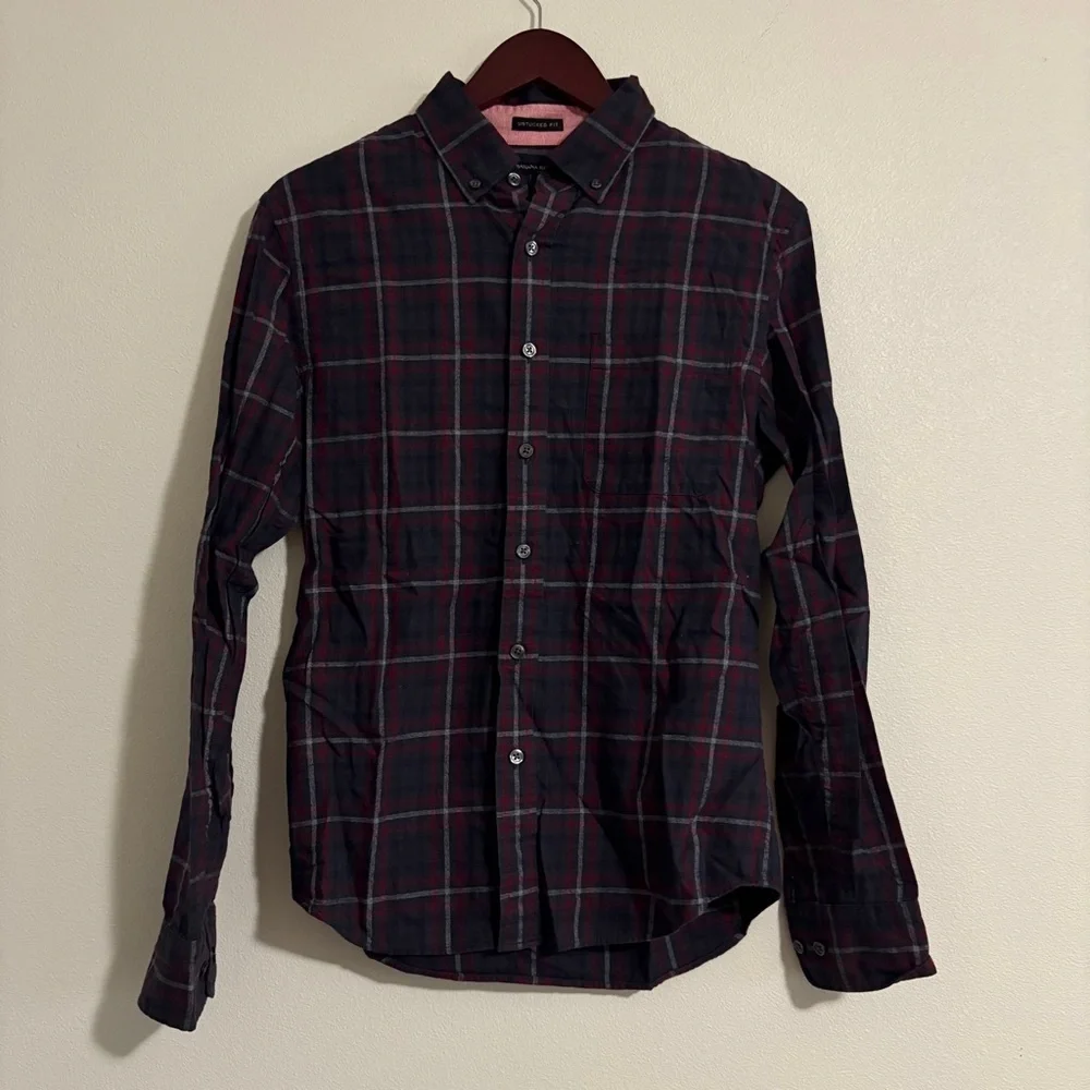 Banana Republic Men’s Button Down Untucked Fit Plaid Shirt Size Small Gray Red